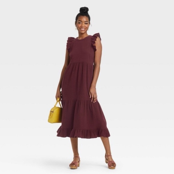 Elegant Burgundy Maxi Dress - Picture 2 of 3